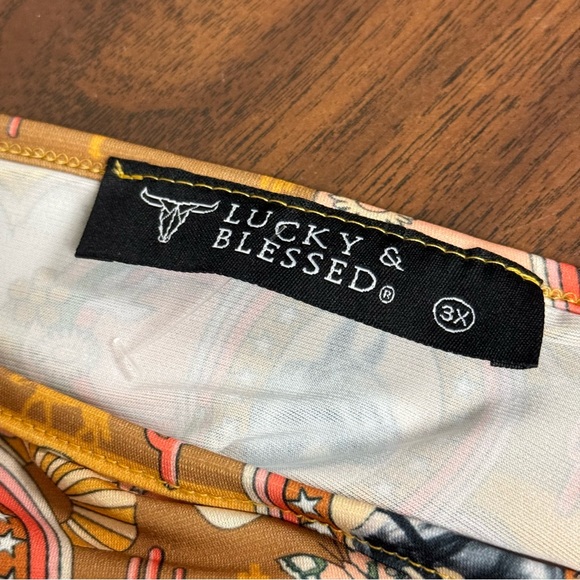 Lucky & Blessed Plus Women's Western Print Short Sleeve Ruched Top. Size 3X. - Picture 6 of 7